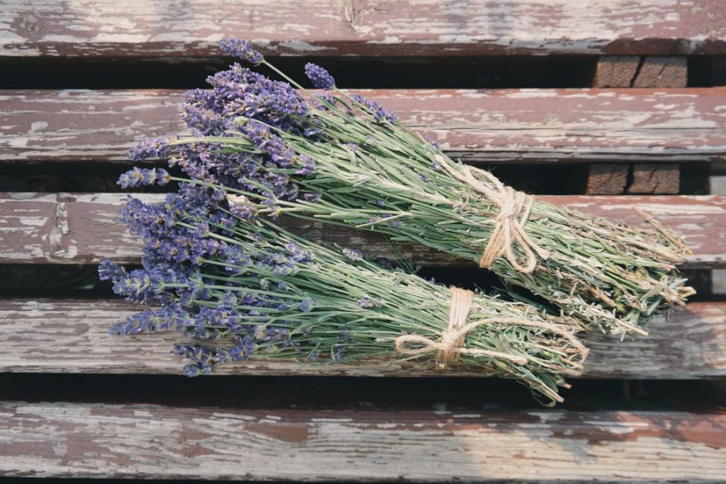 Les 5 meilleures huiles essentielles pour soulager les maux de tête