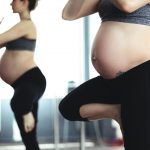 postures de yoga déconseillées pendant votre grossesse enceinte