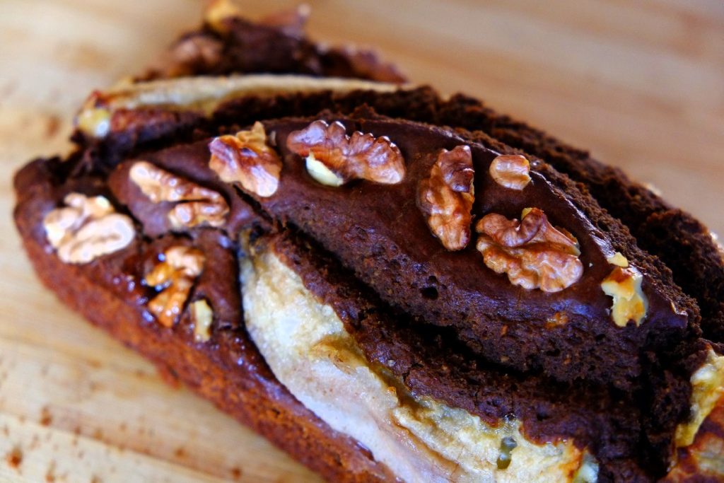Gâteau à la caroube : Recette facile sans gluten et sans sucre